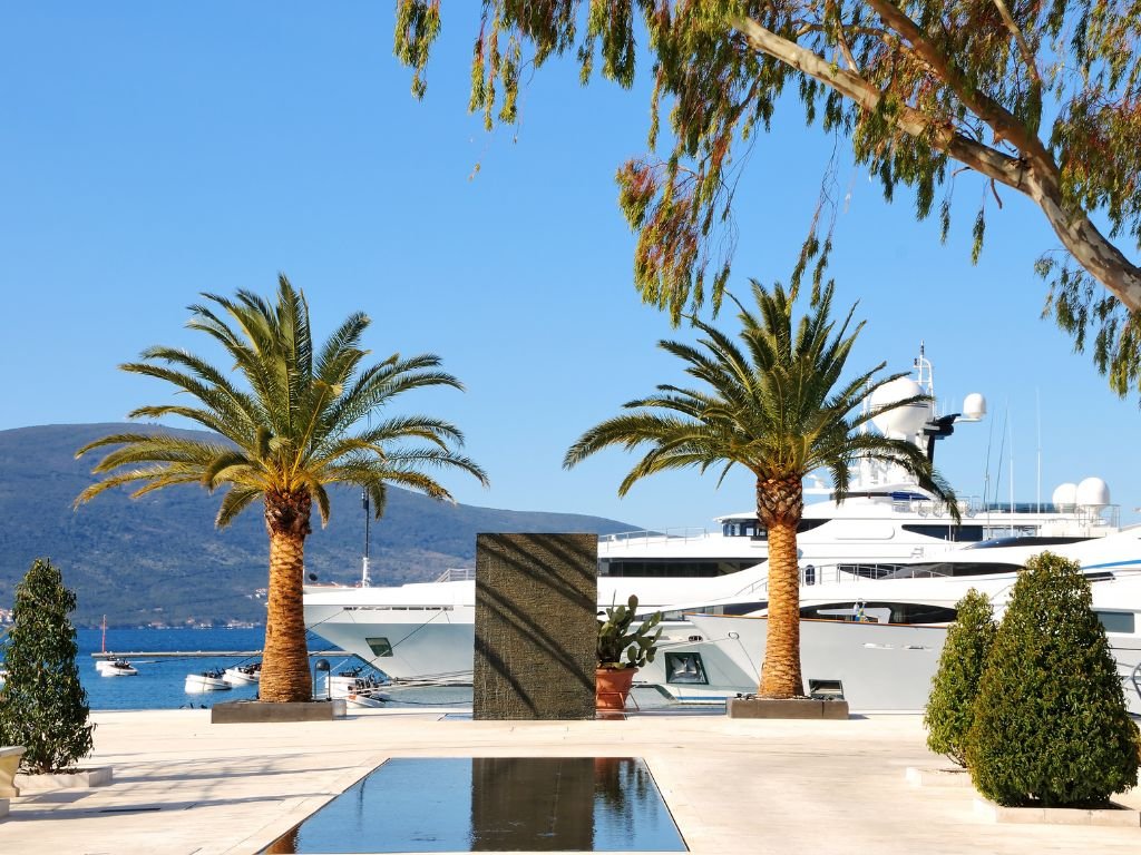 View from a swimming pool and yacht, rented with the luxury concierge "Brazil Exclusive Travels".