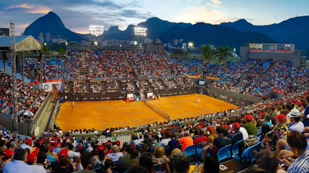 Viva a emoção do esporte de alto nível com imagens cativantes da competição de tênis no Rio Open, onde os melhores atletas se enfrentam em uma atmosfera eletrizante