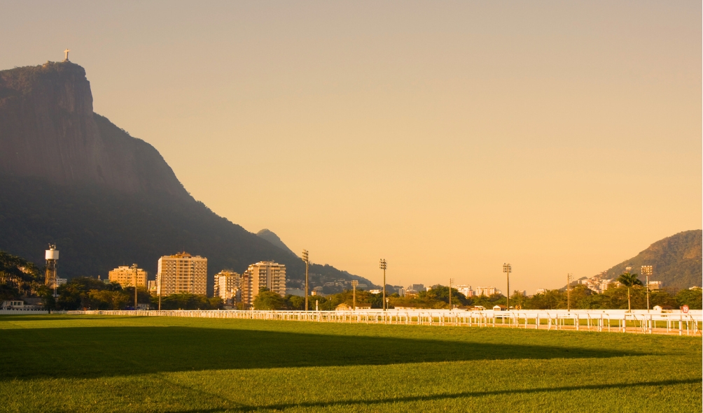 Beyond the courts, Rio Open 2024 offers a stunning panoramic view of the Marvelous City. Enjoy the beautiful views of Rio de Janeiro as tennis players compete amidst the natural and architectural beauty.