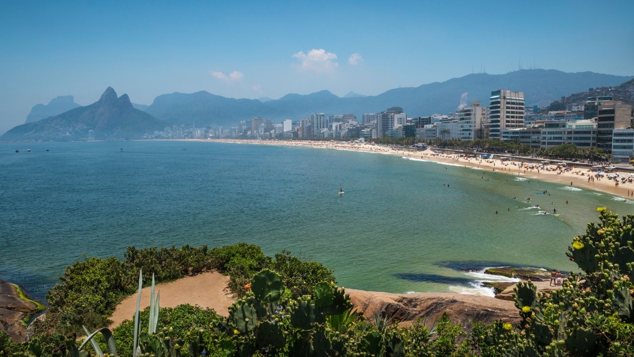 Foto da praia de Ipanema, no Rio de Janeiro, Brasil.