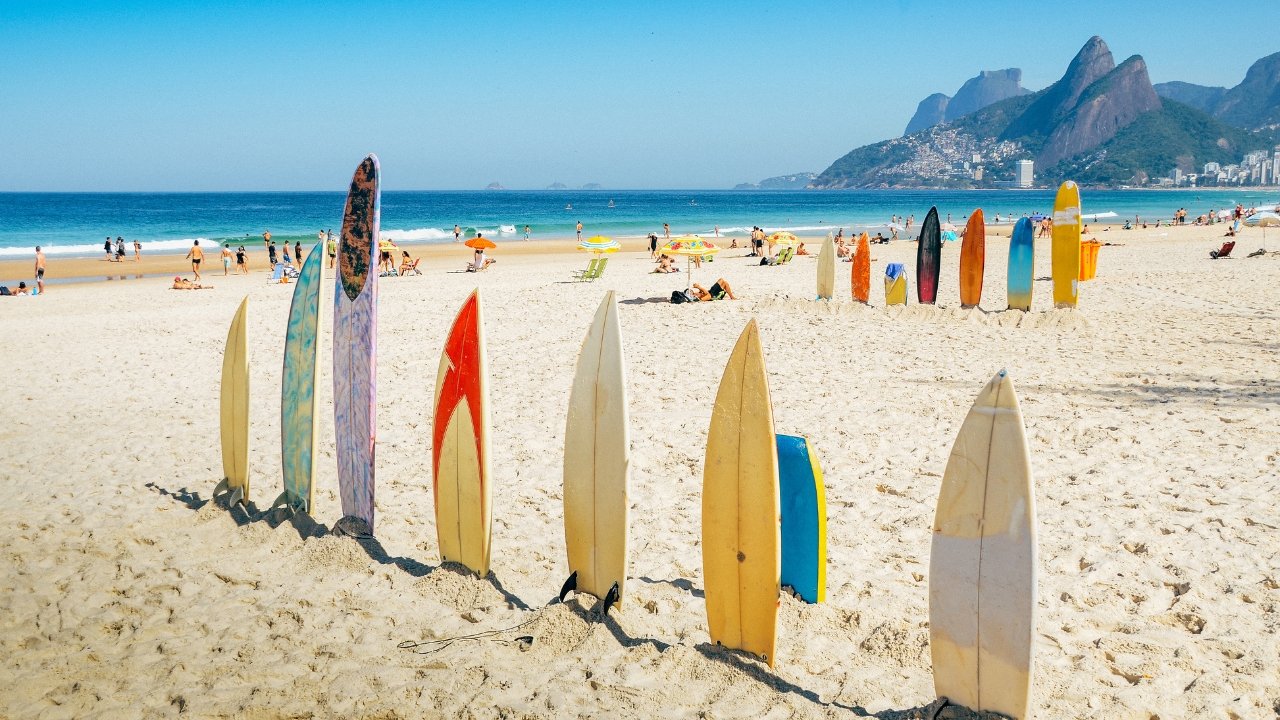 Foto da praia de Ipanema, no Rio de Janeiro, Brasil.