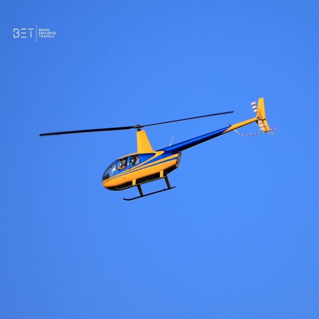 helicoptero robinson 44 no rio de janeiro