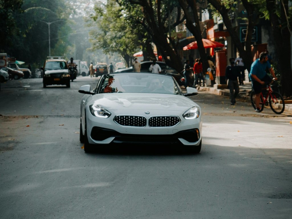 Carro deportivo, um BMW Z4, no Rio de Janeiro.