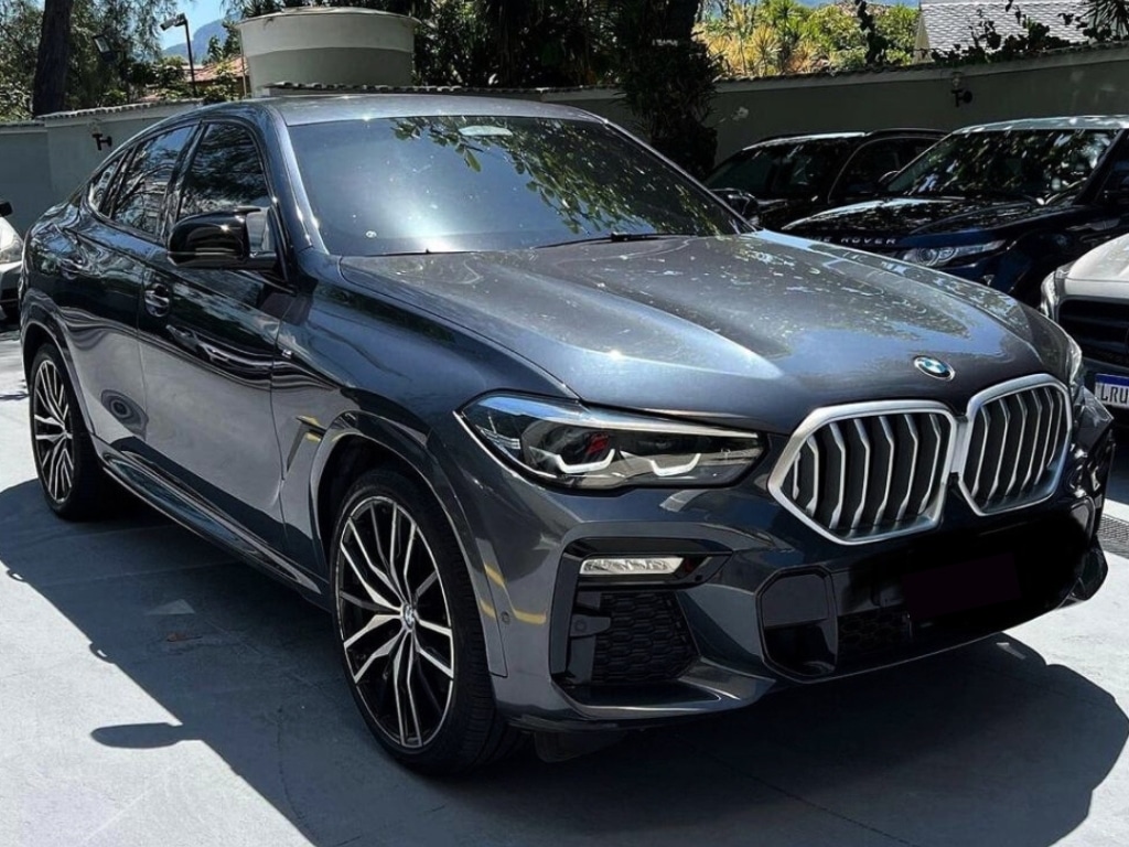 Armored BMW X6 in Rio de Janeiro.