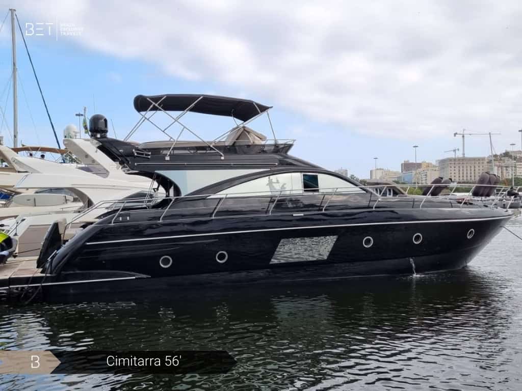 Cimitarra 60 yacht rental cruising Rio's iconic beaches.