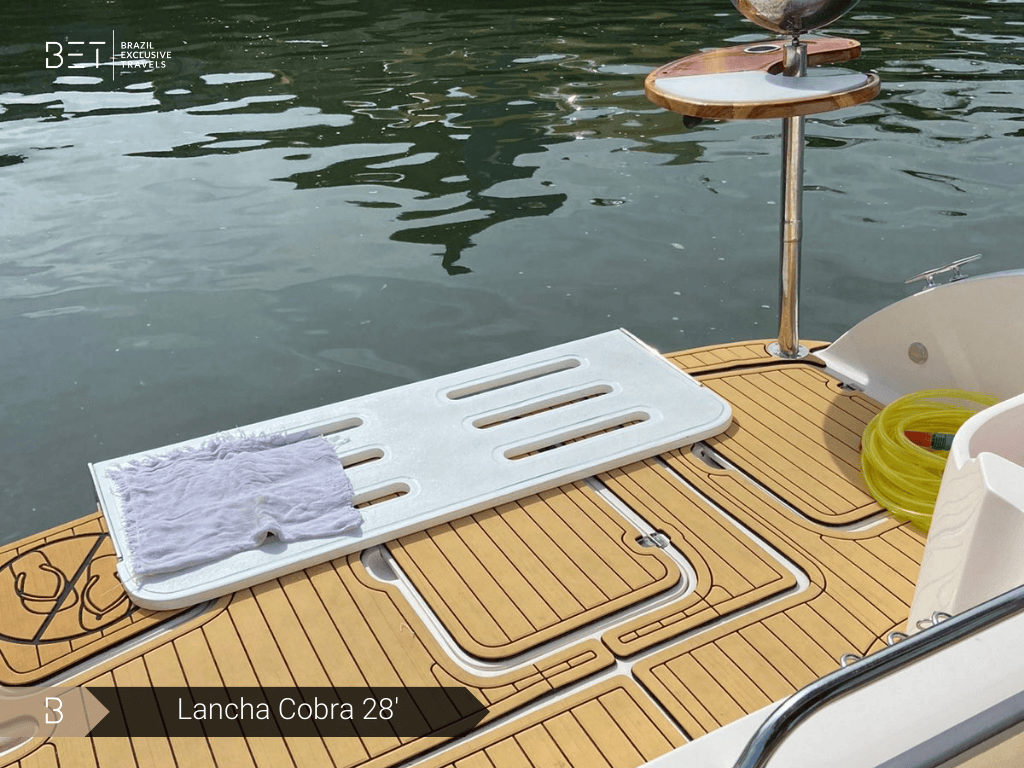 Lancha Cobra 28 yacht rental in Rio, perfect for thrilling coastal rides.
