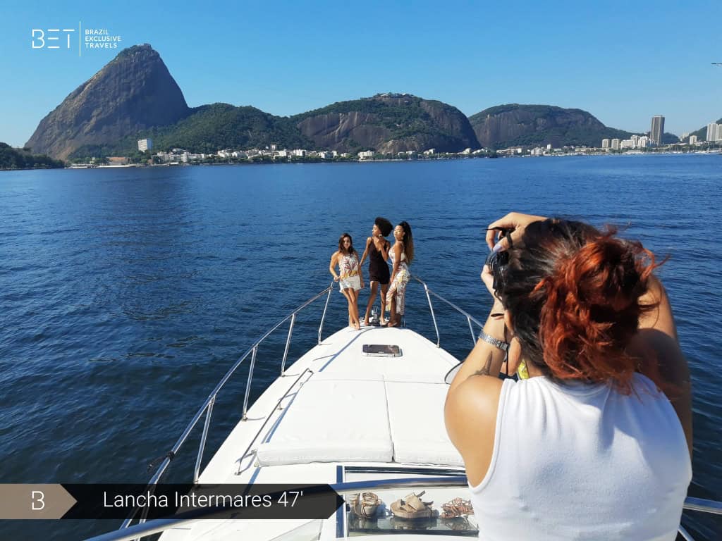 Lancha Intermares 47 yacht rental in Rio, blending space and comfort.