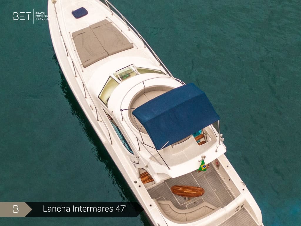 Lancha Intermares 47 yacht rental in Rio, blending space and comfort.