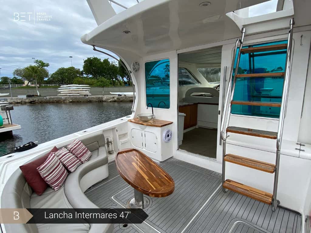 Lancha Intermares 47 yacht rental in Rio, blending space and comfort.