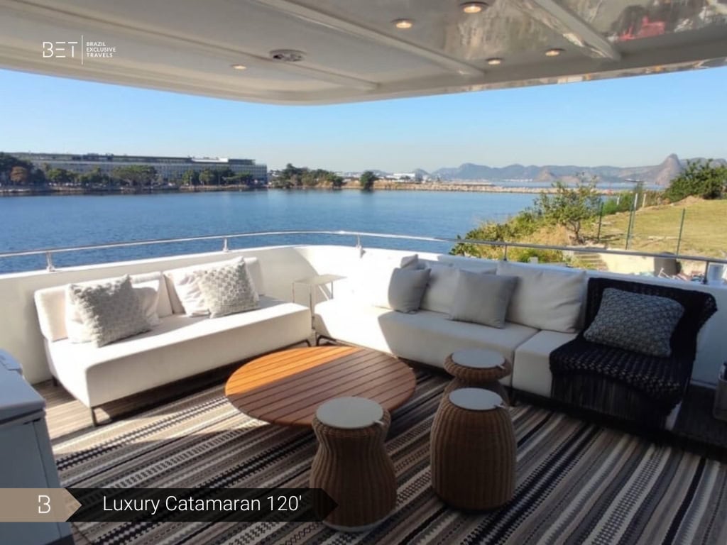 Catamaran 120 rental in Rio de Janeiro, ideal for group celebrations.
