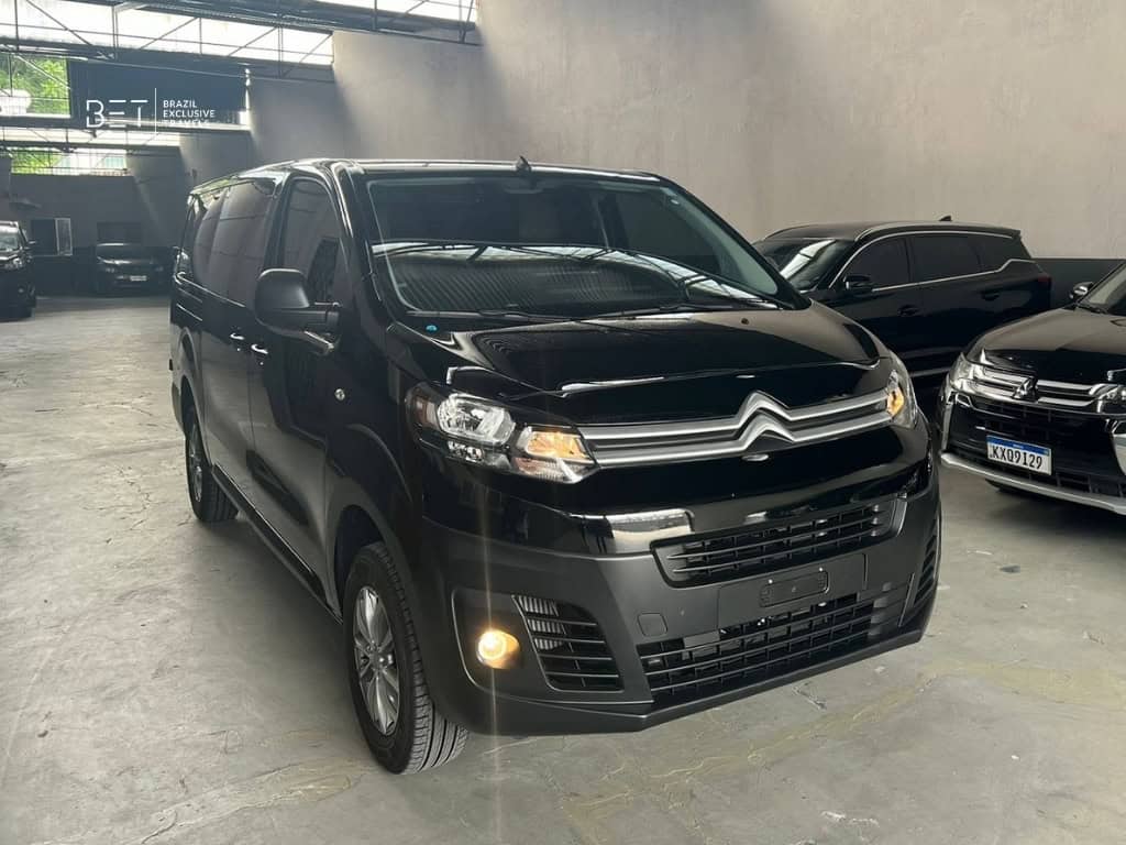 Citroën Jumpy minivan rental in Rio de Janeiro, Brazil.