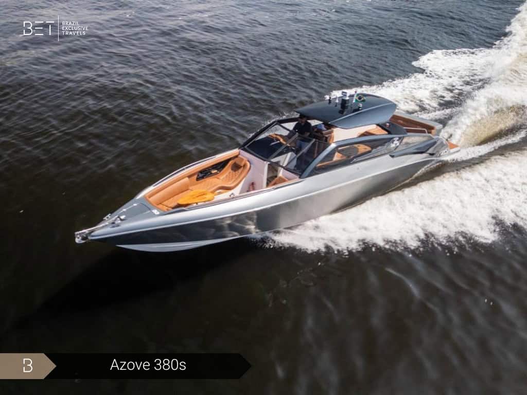 Photo of a boat for rentals in Rio de Janeiro, Brazil.