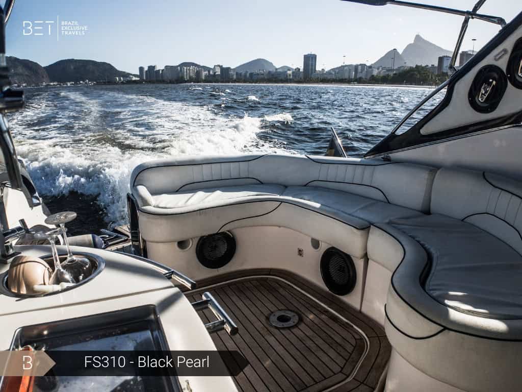 Photo of a boat for rentals in Rio de Janeiro, Brazil.