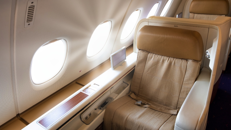Booking a Business Class Flight to Rio de Janeiro What Sophisticated Travelers Need to Know (1) Business class flight to Rio de Janeiro seat with full lie-flat design, privacy panel, and premium finishes.