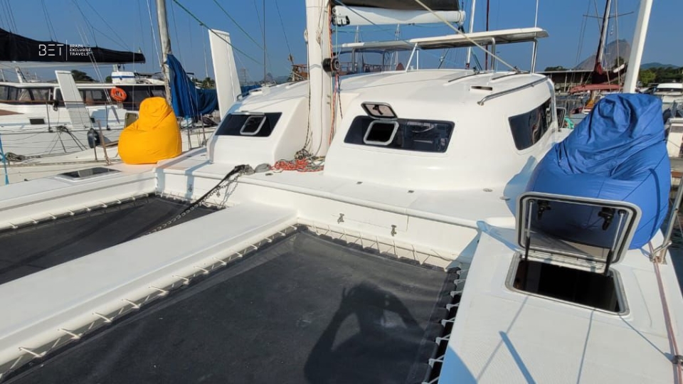 Explore Rio de Janeiro's coastline in style aboard the Catamaran 37'. With space for up to 18 guests, 4 cabins, and modern amenities, this 2022 vessel ensures an unforgettable adventure. Book now!