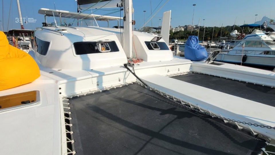 Explore Rio de Janeiro's coastline in style aboard the Catamaran 37'. With space for up to 18 guests, 4 cabins, and modern amenities, this 2022 vessel ensures an unforgettable adventure. Book now!