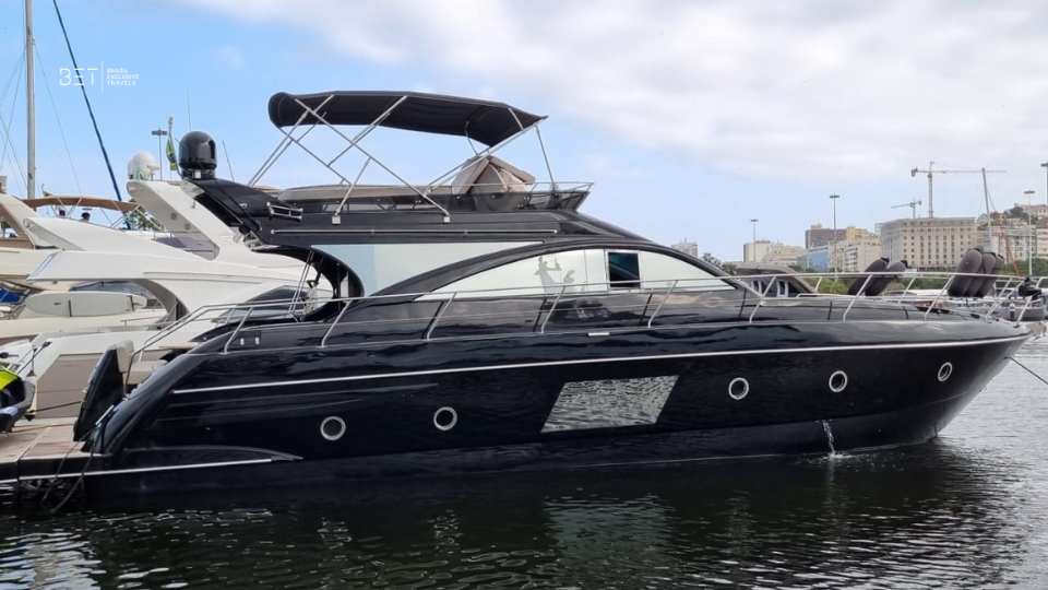 Cimitarra 60 yacht rental cruising Rio's iconic beaches.