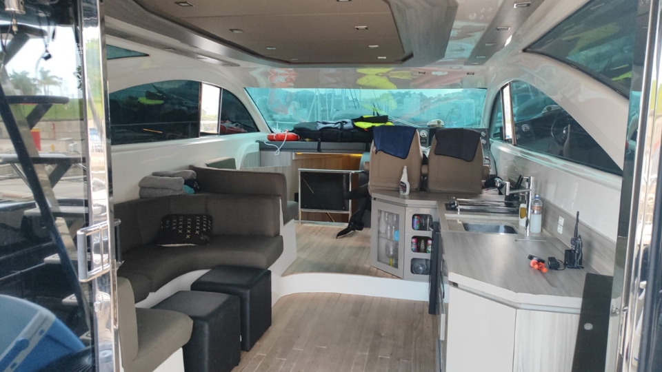 Cimitarra 60 yacht rental cruising Rio's iconic beaches.