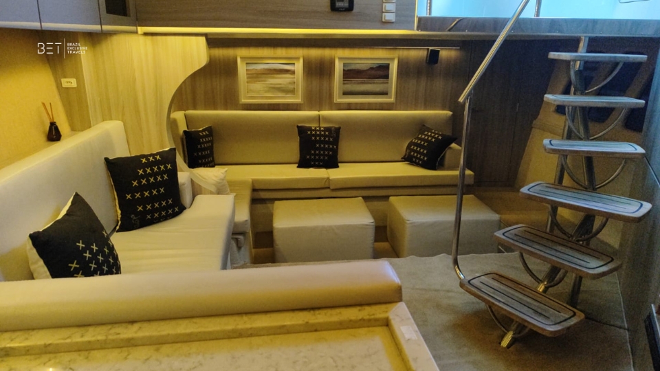 Cimitarra 60 yacht rental cruising Rio's iconic beaches.