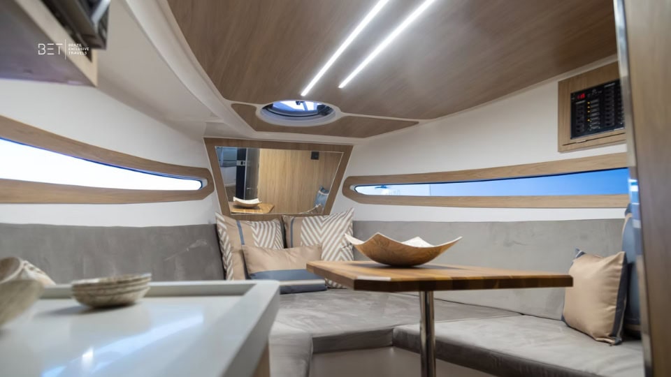 ZATH 328 HT speedboat with a modern hardtop and a view of Rio's blue sea.