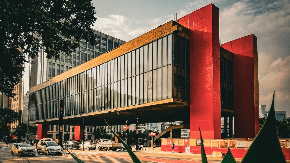 33 Museu de Arte de São Paulo (MASP), referência cultural ligada a fatos sobre o Brasil para viajantes de luxo