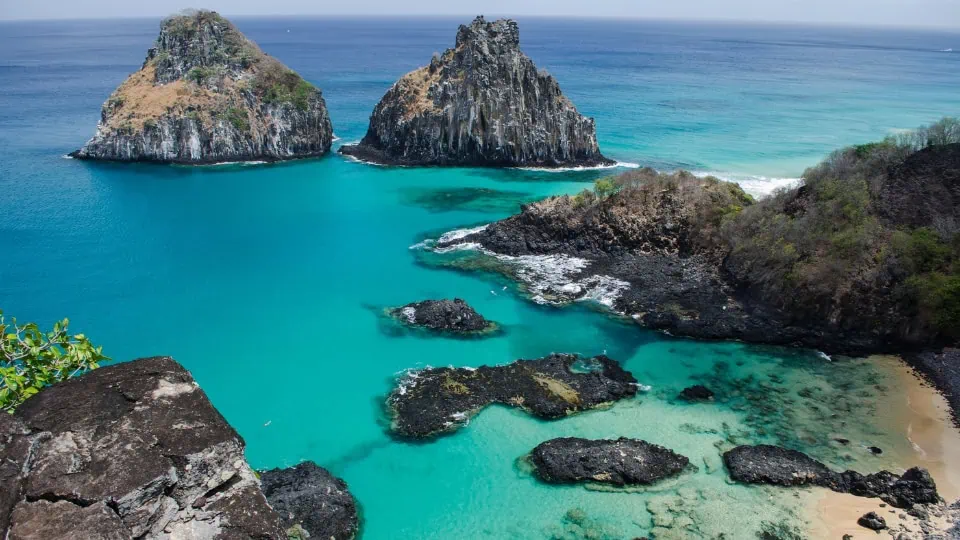 baia dos porcos, fernando de noronha Baía dos Porcos in Fernando de Noronha accessible through domestic connections after flights to Brazil
