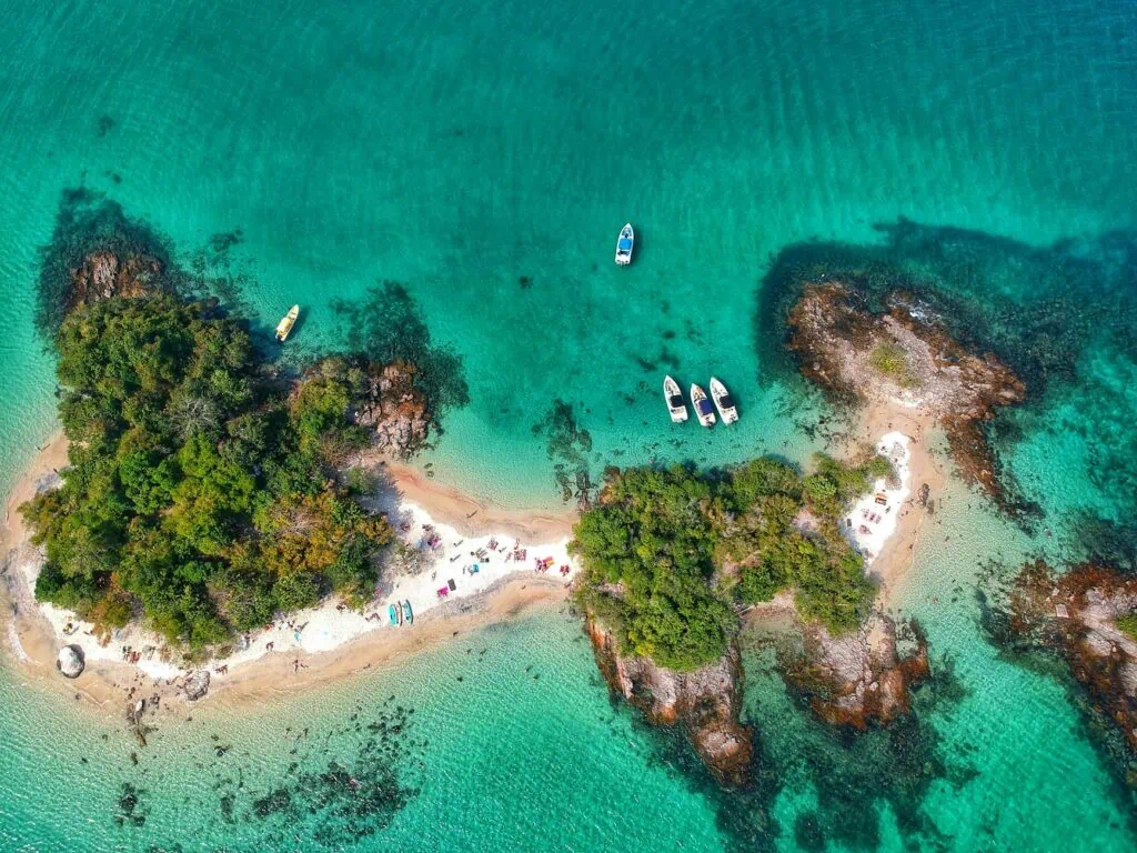 pexels-photo-4330825-4330825-1 Stunning aerial shot of a tropical island in Angra dos Reis, Brazil with turquoise waters and lush greenery.