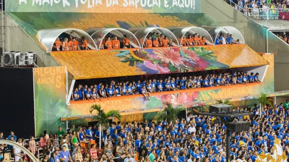 Carnival-in-FR-Rio-de-Janeiro-2026-Folia-Tropical-Camarote-Brazil-Exclusive-Travels