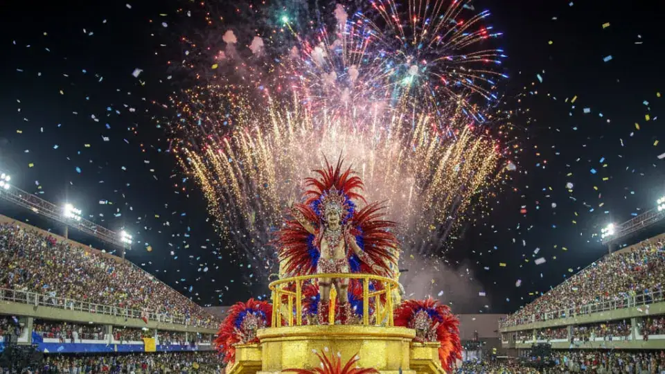 Carnival-in-Rio-de-Janeiro-expérience-de-défilé-1