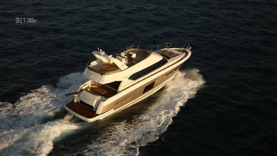 Prestige-60-iate-e-barco-rental-in-rio-de-janeiro2 Location de yacht Prestige 60 à Rio de Janeiro, Brésil – yacht élégant avec grands espaces extérieurs et zones lounge