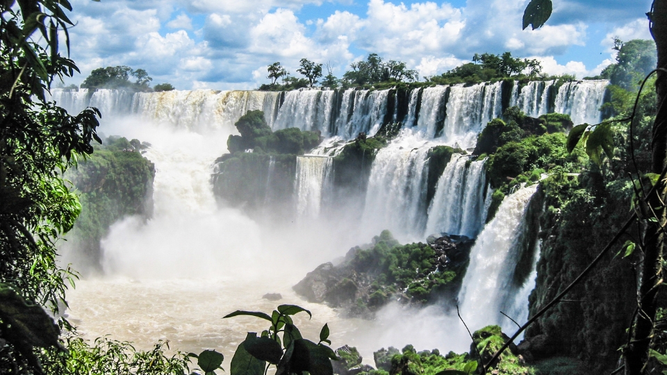 Blog - Iguaçu Pillar Article - 960 x 540 px (2) Iguazu Falls, between Brazil and Argentina