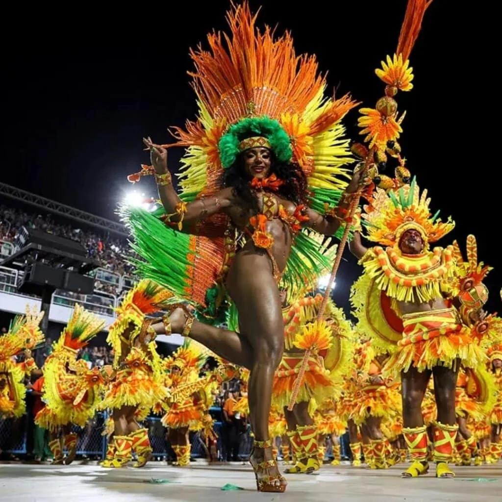 Experience - Rio Carnival - Parading - image 1080x1080px (16)