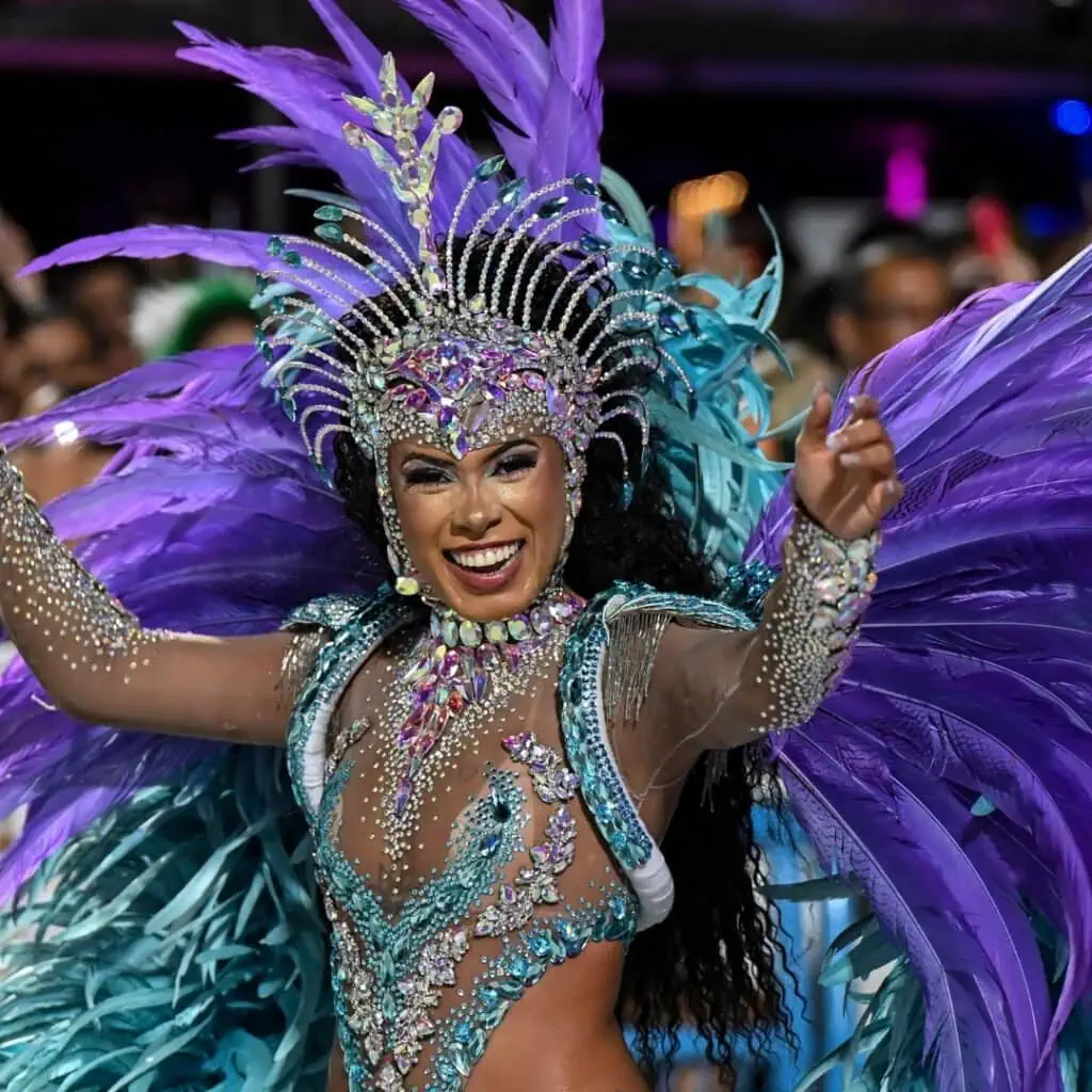 Experience - Rio Carnival - Parading - image 1080x1080px (9)