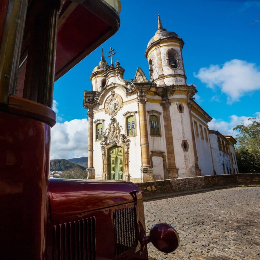Experience - The golden road_- Minas Gerais - page image 1080x1080px (2)