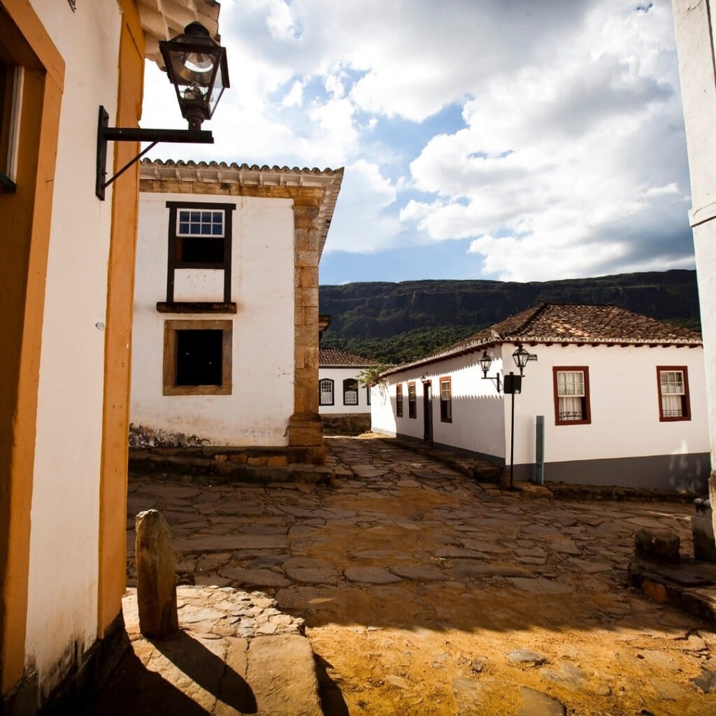 Experience - The golden road_- Minas Gerais - page image 1080x1080px (5)